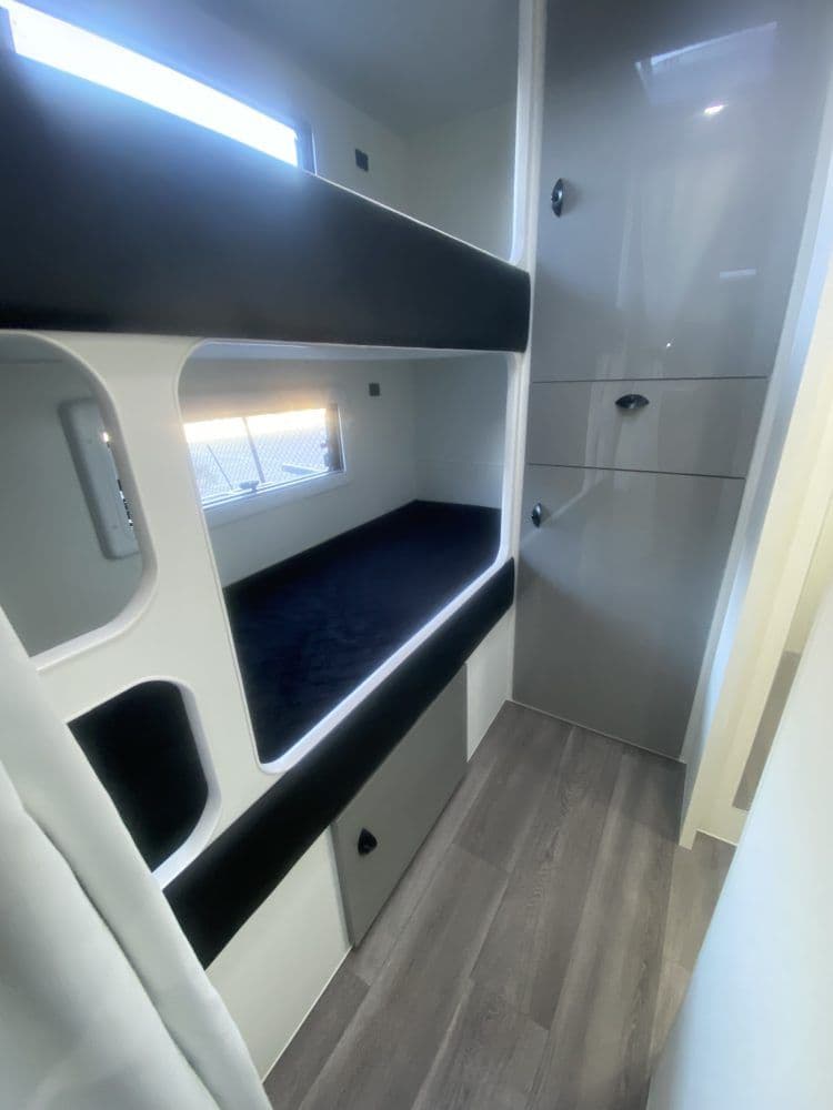 Classic — Bunk section, 6′2″ mattresses