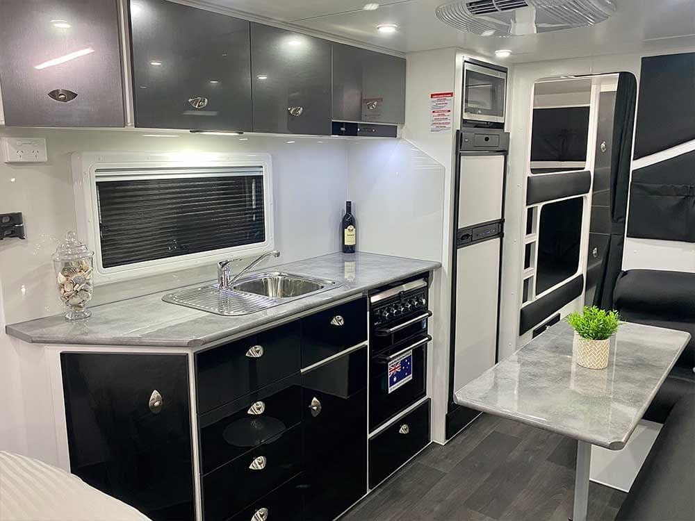 Classic — Full kitchen — stove, oven & griller