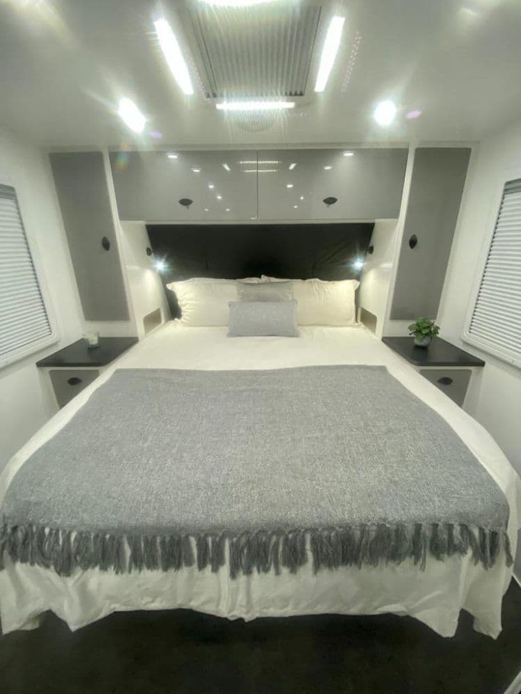 Glacier — Queen island bed, 6′2″