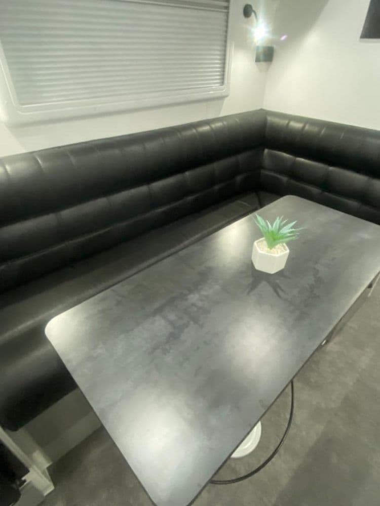 Glacier — Dinette — converts to an extra bed
