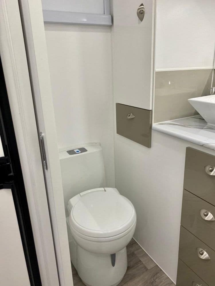 Valley — Thetford cassette toilet