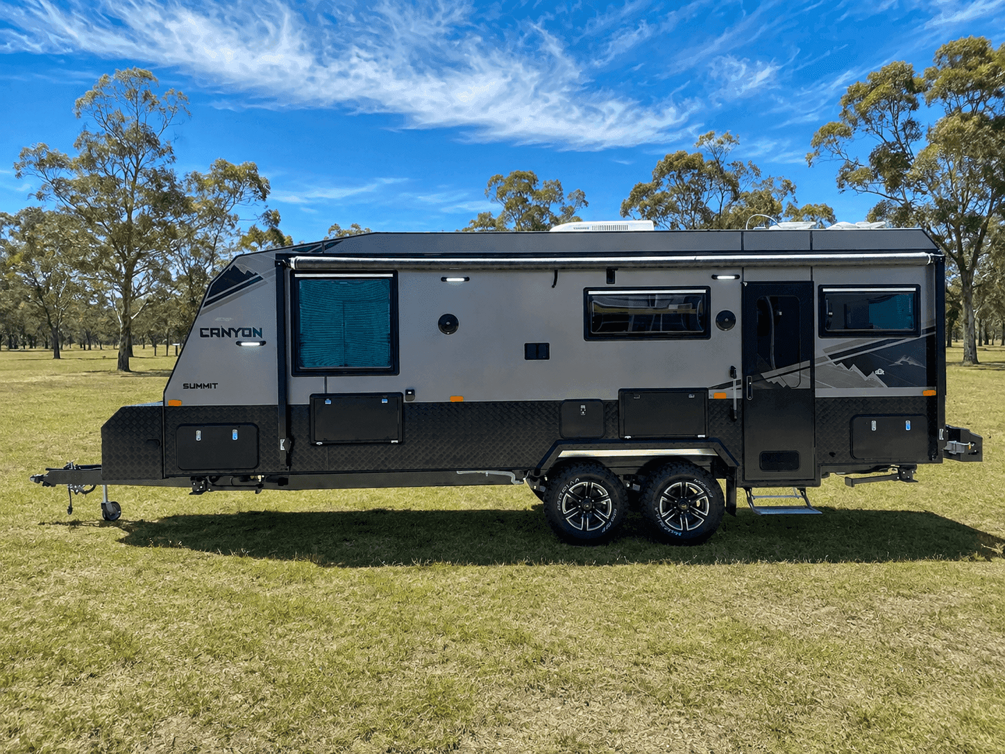Canyon Summit — side profile