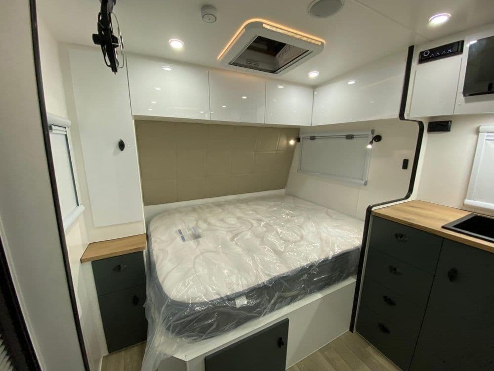 Viking — Queen island bed, 6′2″