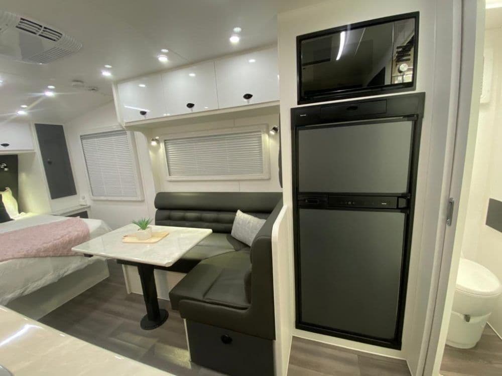 Viking — Swift cooktop — 3 gas + 1 electric